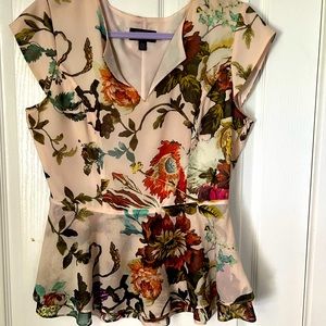 Floral Ted Baker blouse, worn once. Beautiful peplum detail, zip back 👗